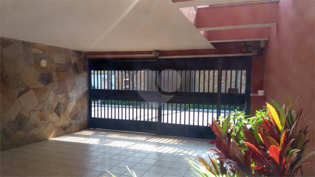 Sobrado à venda com 4 quartos, sendo 1 suíte, em Interlagos, São Paulo, SP
