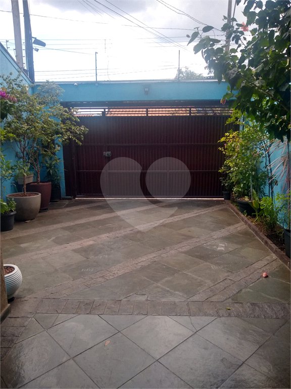Sobrado à venda com 3 quartos, sendo 1 suíte,  em Vila do Castelo, São Paulo, SP