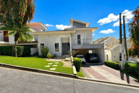 Casa à venda com 3 suítes no condomínio Recanto dos Paturis, Vinhedo - SP