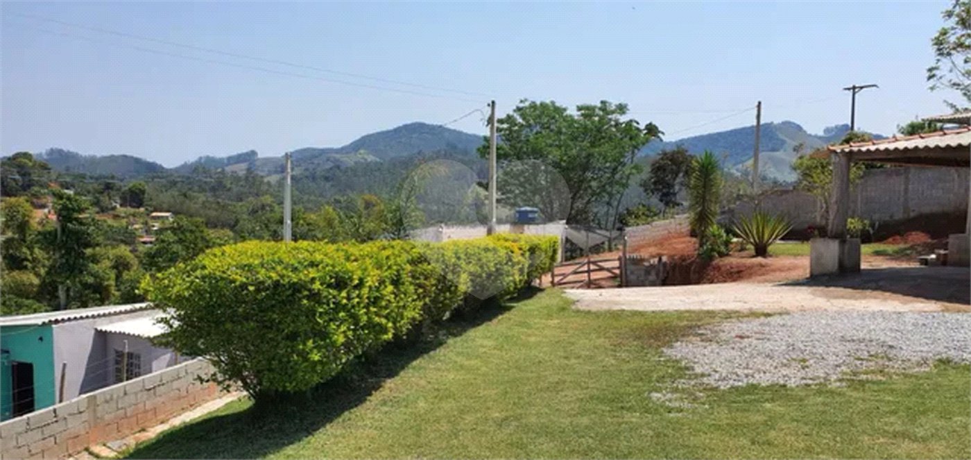 Chácara à venda com 3 quartos, sendo 1 suíte, no Centro, Paraibuna, SP