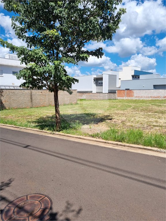 Terreno à venda em Residencial Village Damha III, Araraquara, SP
