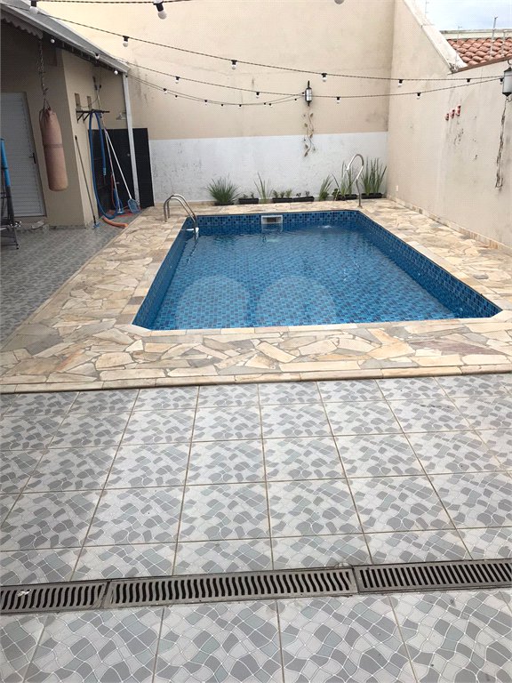 Sobrado à venda com 3 suítes em Vila Oliveira, Mogi das Cruzes, SP