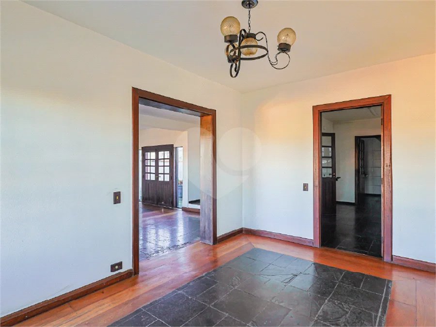 Sobrado à venda com 3 quartos, sendo 1 suíte,  em Jardim Leonor, São Paulo, SP