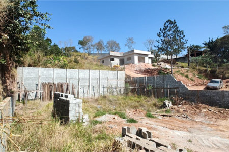 Terreno em Atibaia com 681 metros, pronto para construir, excelente localização, aceita financiamento