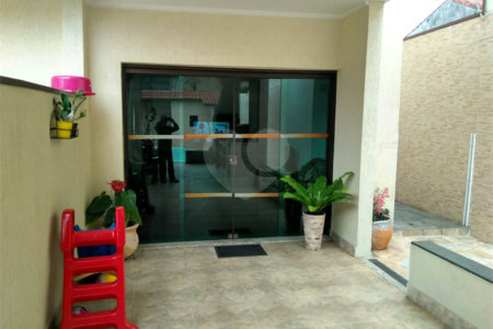 Casa à venda com 3 quartos, sendo 2 suítes,  em Vila Suissa, Mogi das Cruzes, SP