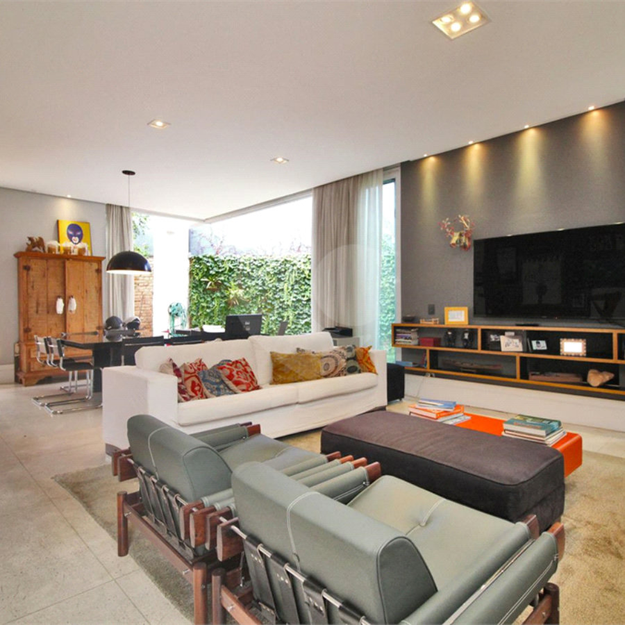 Casa à venda com 3 quartos, sendo 1 suíte, em Vila Mariana, São Paulo, SP