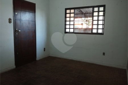 Casa Térrea à venda com 3 quartos, sendo 1 suíte, em Vila Xavier (vila Xavier), Araraquara, SP