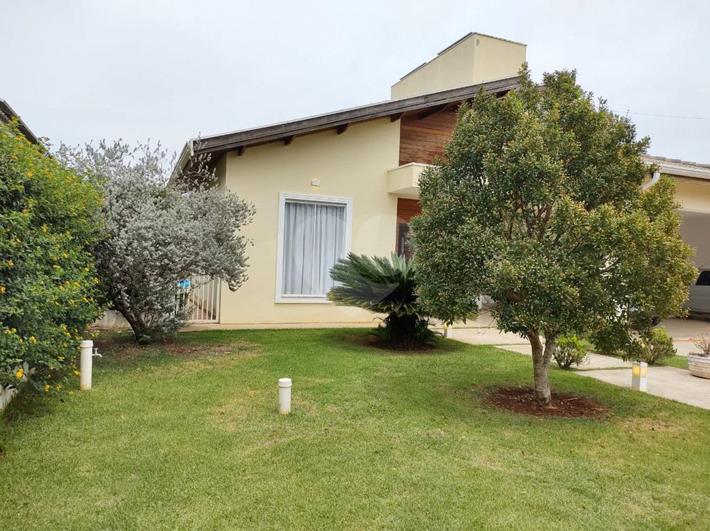 Casa à venda com 4 quartos, sendo 2 suítes, no condomínio Primavera, Salto - SP