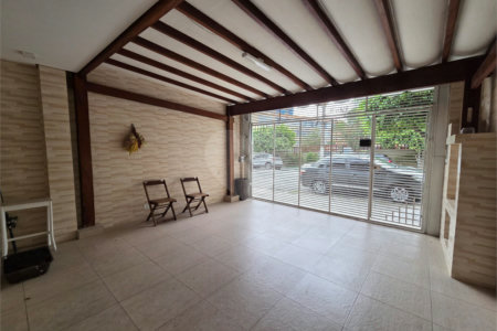 Sobrado Reformado 3 Dorms sendo 1 Suíte e 2 Vagas