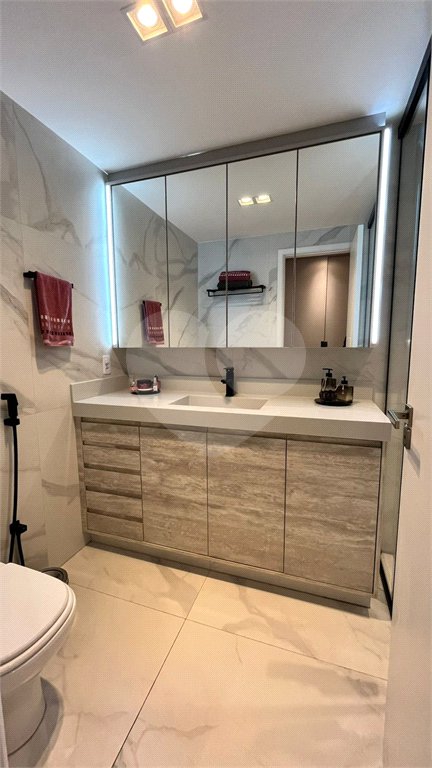 Apartamento de 176 m2 com 4 dormitórios sendo 3 suítes com 3 vagsa Condomínio Dolce Vita Avenida Lacerda Franco ,Cambuci -São Paulo