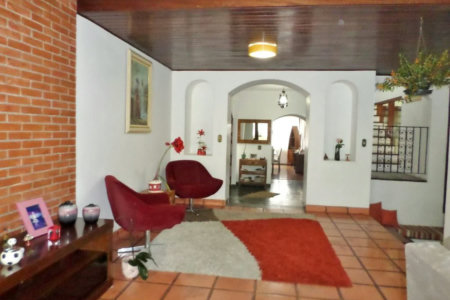 Casa à venda com 4 quartos, sendo 2 suítes, em Jardim Leonor, São Paulo, SP