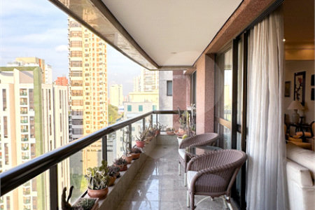 Apartamento à venda com 3 quartos, sendo 2 suítes, em Morumbi, São Paulo, SP