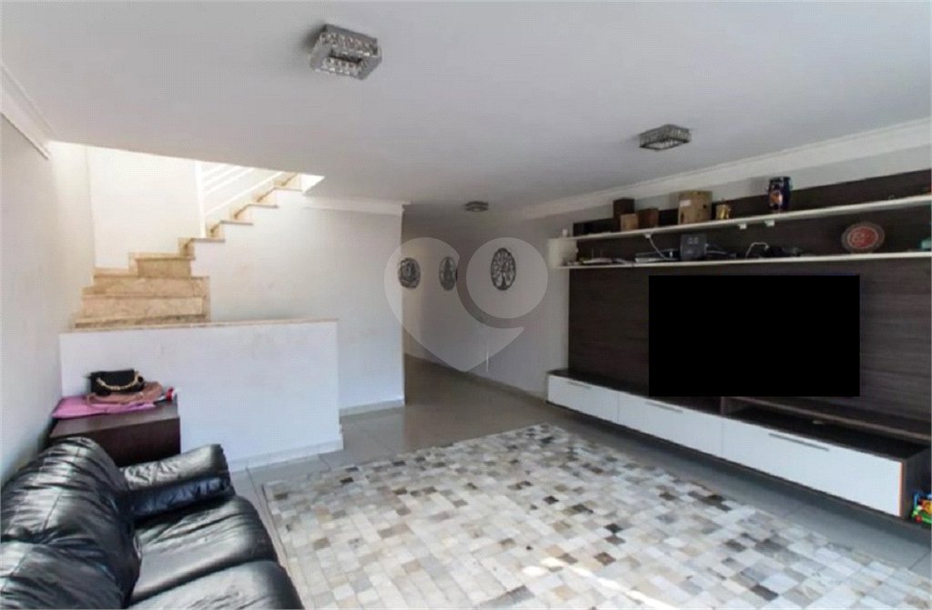 Sobrado à venda com 3 quartos, sendo 1 suíte, em Vila Nivi, São Paulo, SP