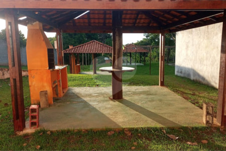 Casa à venda com 5 quartos, sendo 1 suíte, no condomínio Village da Serra, Araçoiaba da Serra - SP