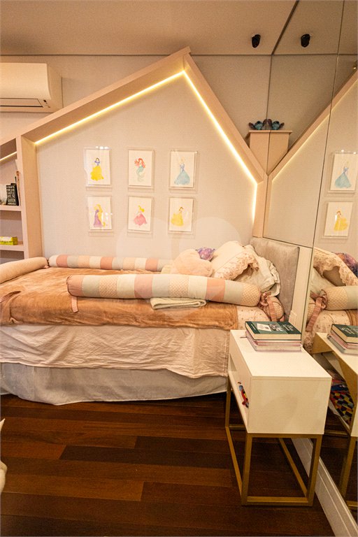 Apartamento à venda com 5 quartos, sendo 4 suítes,  em Parque Reboucas, São Paulo, SP