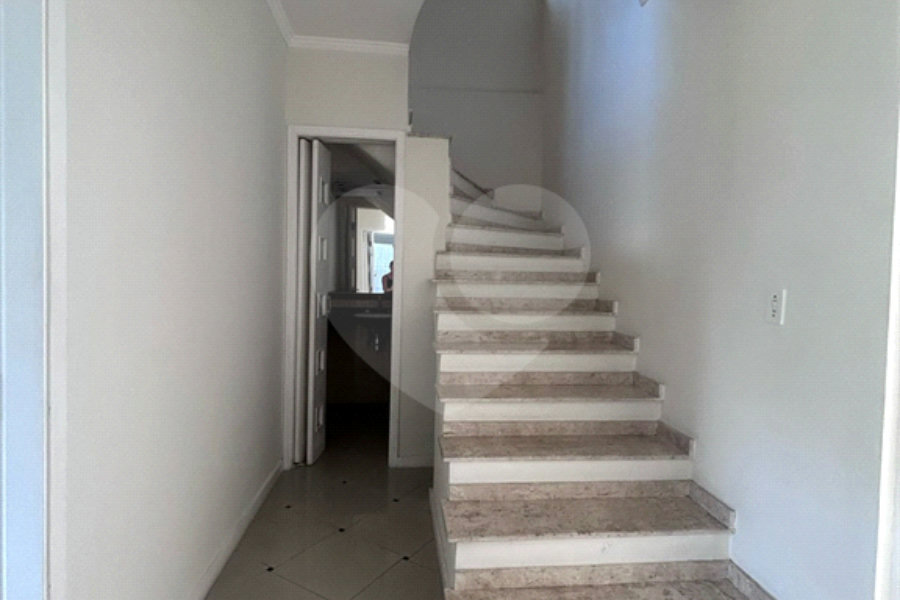Sobrado à venda com 4 quartos, sendo 2 suítes,  em Tremembé, São Paulo, SP