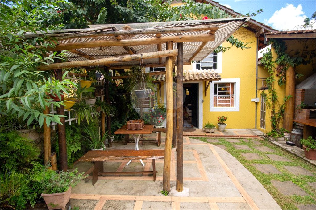 Chácara à venda com 5 quartos, sendo 4 suítes, no Centro (canguera), São Roque, SP