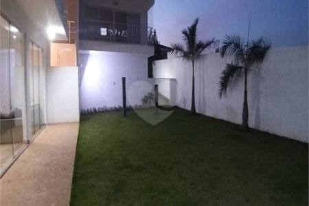 Casa à venda com 5 quartos, sendo 4 suítes, no condomínio Village Saint Charbel, Araçoiaba da Serra - SP