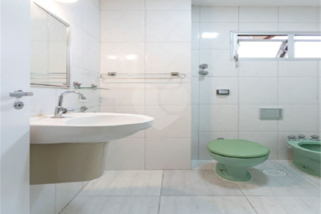 Apartamento à venda com 3 quartos, sendo 1 suíte, em Itaim Bibi, São Paulo, SP