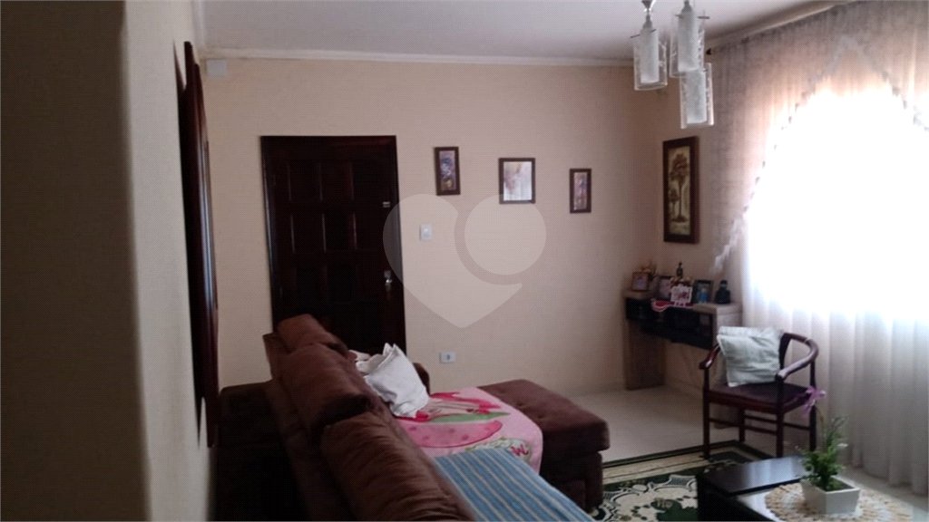 Casa à venda com 4 quartos, sendo 2 suítes,  em Jardim Terezópolis, Guarulhos, SP
