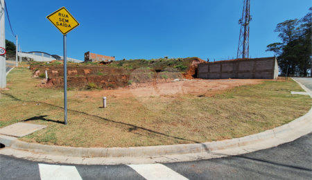 Terreno à venda com 1 suíte no condomínio Comercial Independência, Vinhedo - SP