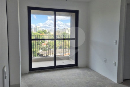 Apartamento à venda com 3 quartos, sendo 1 suíte, em Vila Anastácio, São Paulo, SP