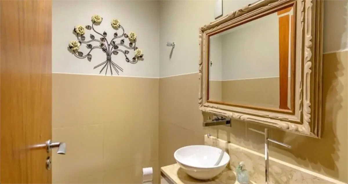 Casa à venda com 4 quartos, sendo 2 suítes, em Granja Viana, Cotia, SP