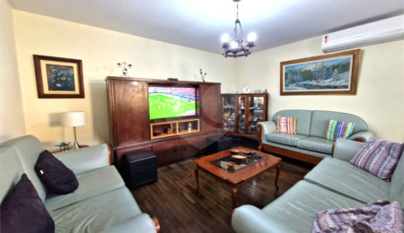 Casa à venda com 4 quartos, sendo 1 suíte, em Alto da Boa Vista, São Paulo, SP