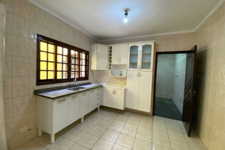 Sobrado à venda com 3 quartos, sendo 1 suíte, em Vila dos Remédios, São Paulo, SP