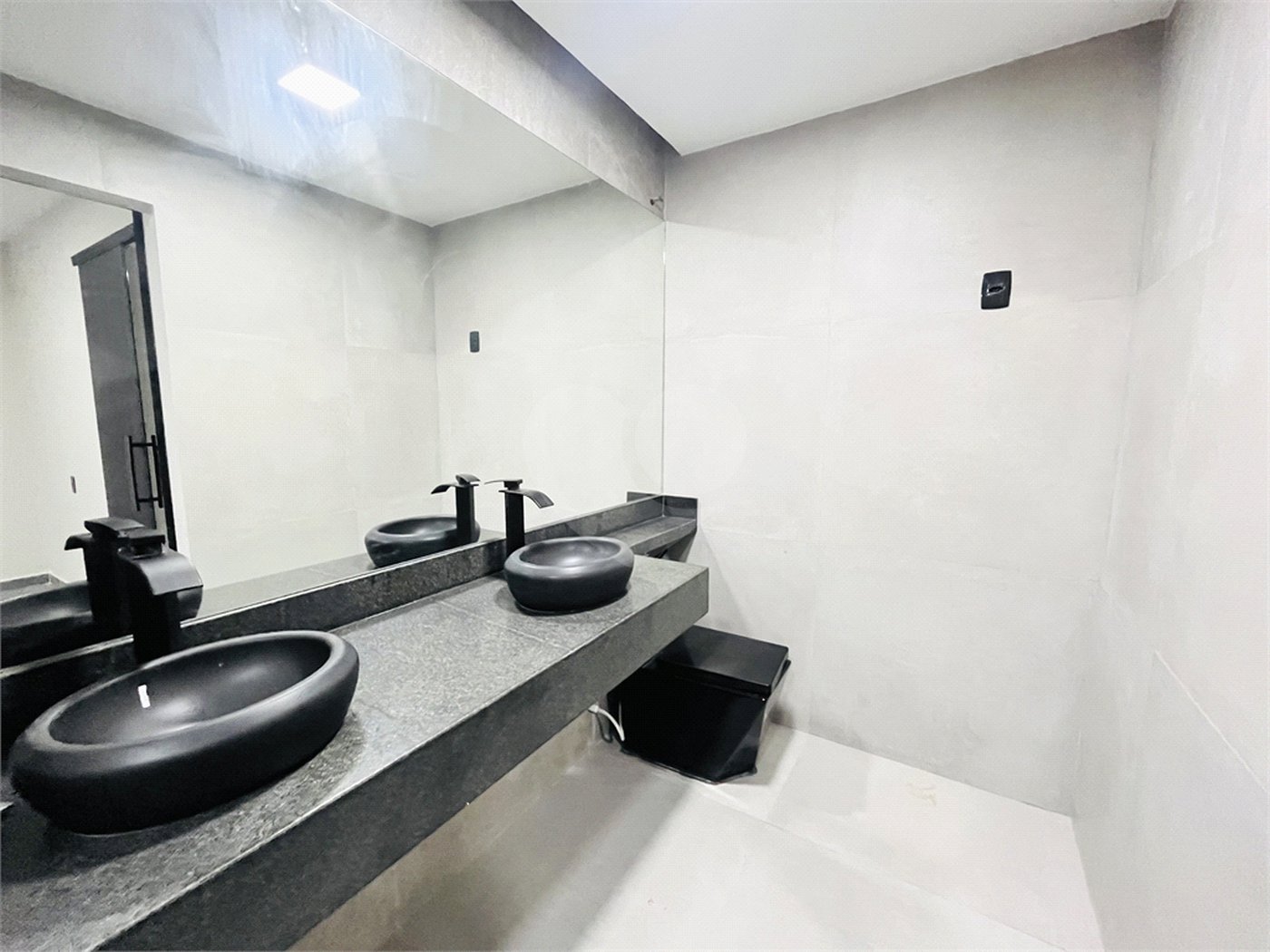 Casa à venda com 3 quartos, sendo 1 suíte, no condomínio Vale dos Sonhos 2, Rio de Janeiro - RJ