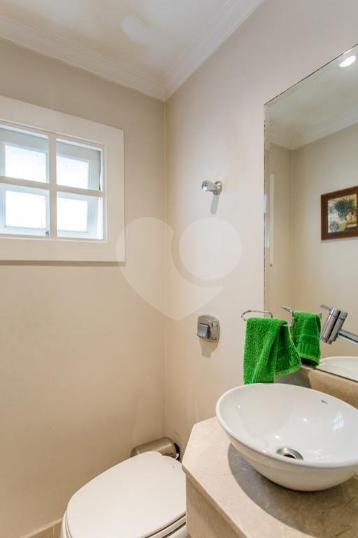 Sobrado à venda com 4 quartos, sendo 3 suítes, em Brooklin, São Paulo, SP
