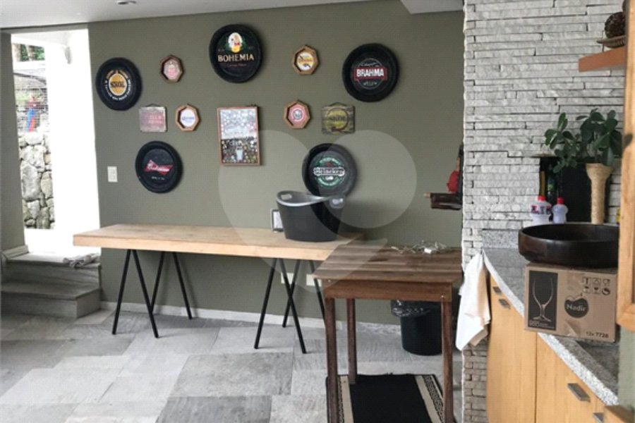 Casa à venda com 4 quartos, sendo 8 suítes, no condomínio Residencial Jd. Ibiratiba, São Paulo - SP