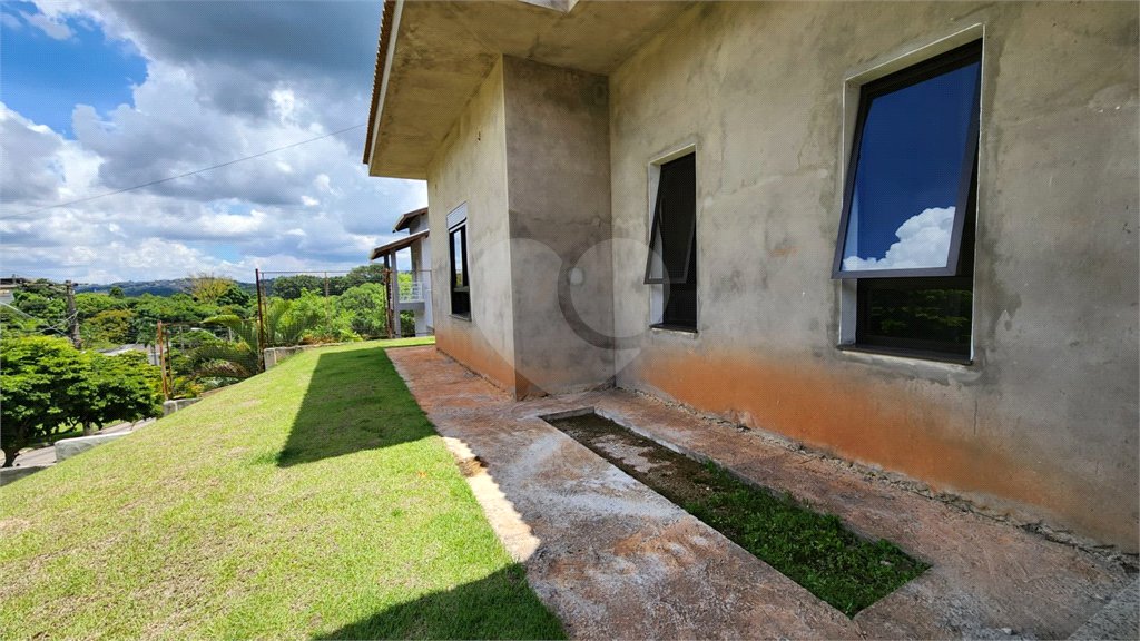 Casa à venda com 3 suítes no condomínio Residencial Jardim Primavera, Louveira - SP