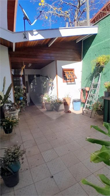 Sobrado à venda com 3 quartos, sendo 1 suíte, em Vila Isabela, Campos do Jordão, SP