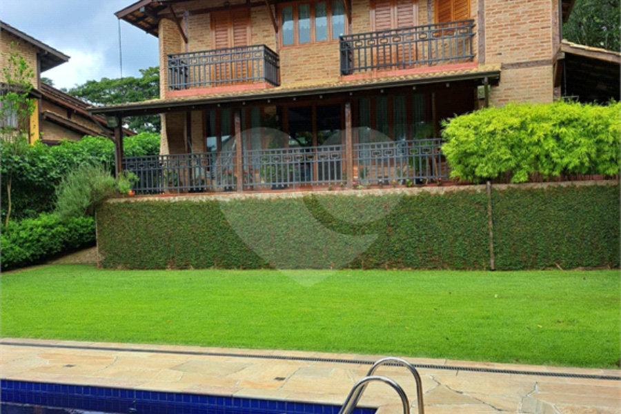 Casa à venda ou para alugar com 3 quartos, sendo 1 suíte,  no condomínio Parque Petrópolis 4 Secção, Mairiporã - SP