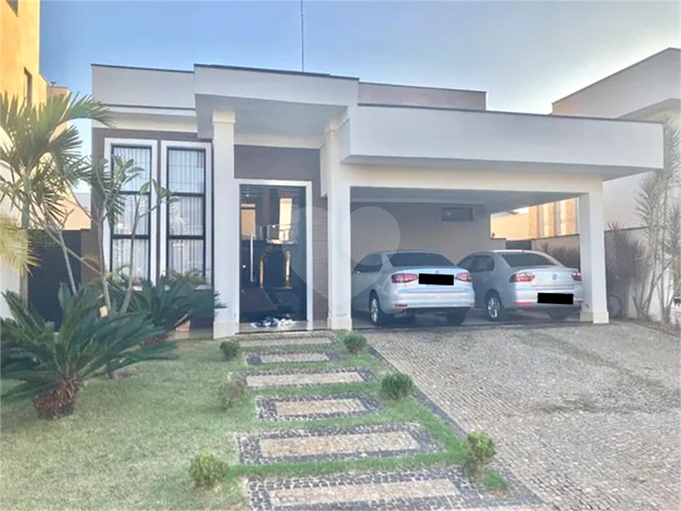 Casa à venda com 3 suítes no condomínio Terras do Cancioneiro, Paulínia - SP