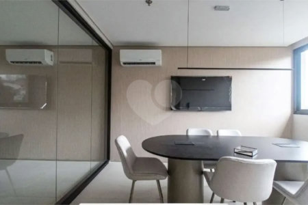 Studio com 28m², mobiliado e com móveis planejados na região do Sacomã em São Paulo - SP.