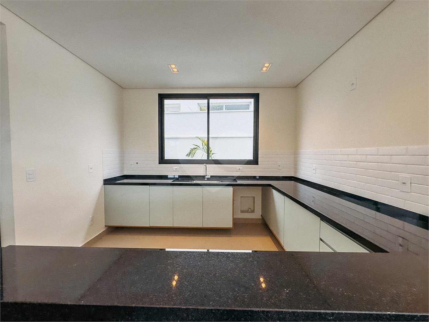 Casa à venda com 4 suítes no condomínio Villa dos Pinheiros, Indaiatuba - SP
