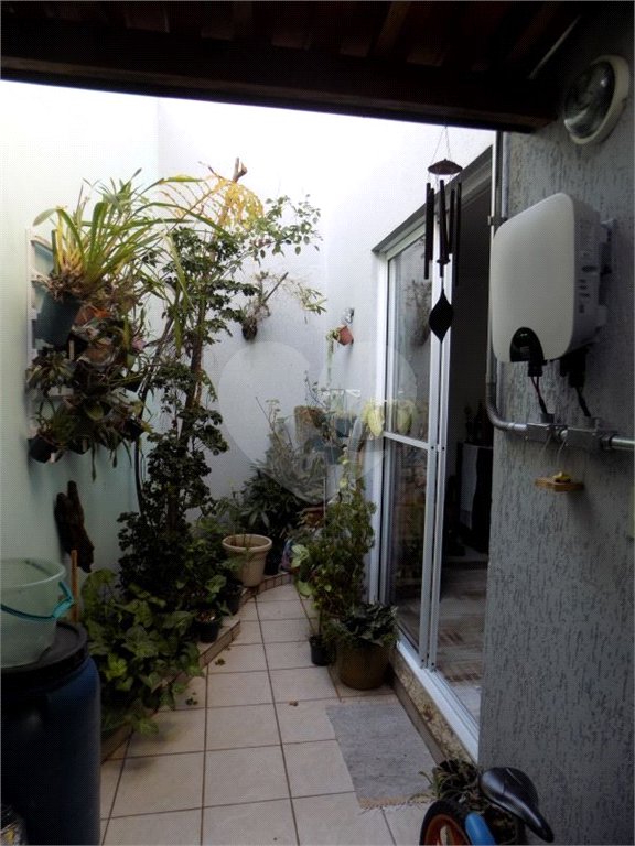 Casa à venda com 3 quartos, sendo 1 suíte, no condomínio Morada dos Pinheiros, São Paulo - SP