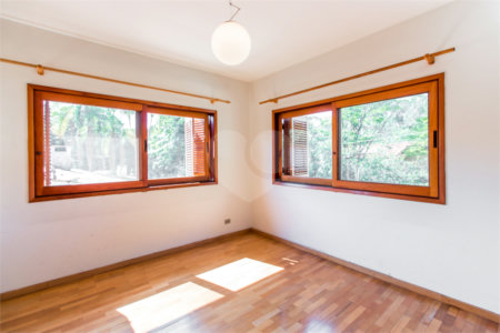 Sobrado à venda com 4 quartos, sendo 1 suíte,  em Jardim Marajoara, São Paulo, SP