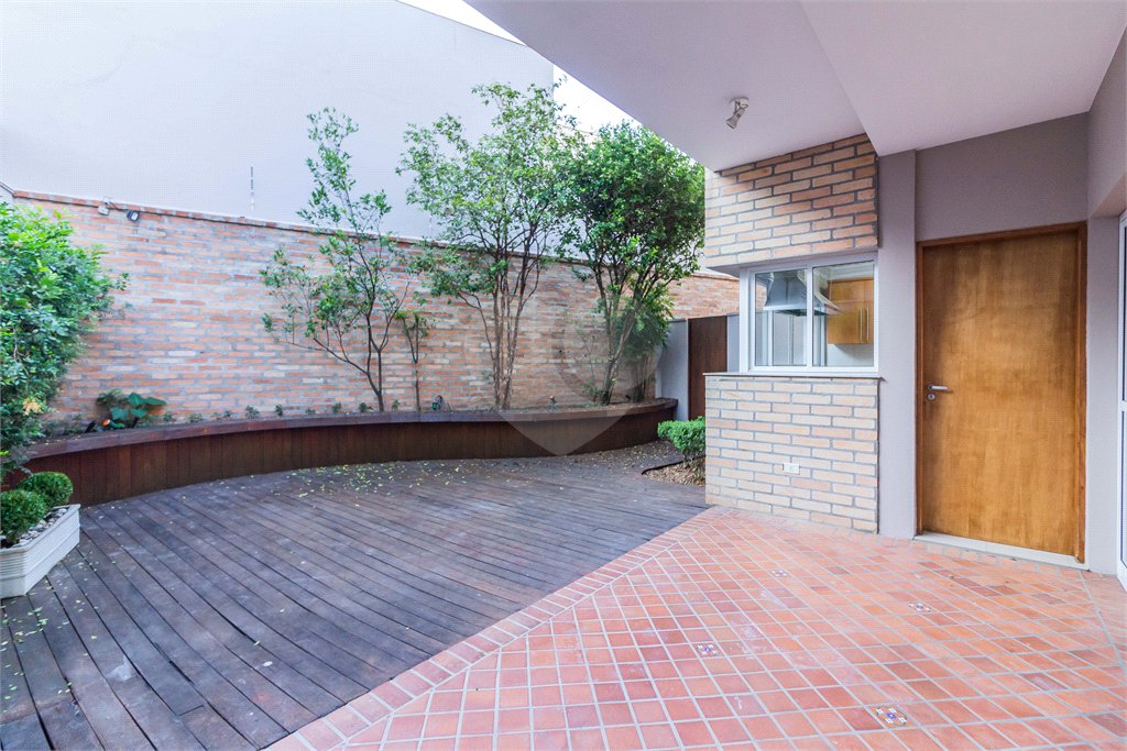 Sobrado à venda com 4 quartos, sendo 3 suítes,  em Tremembé, São Paulo, SP