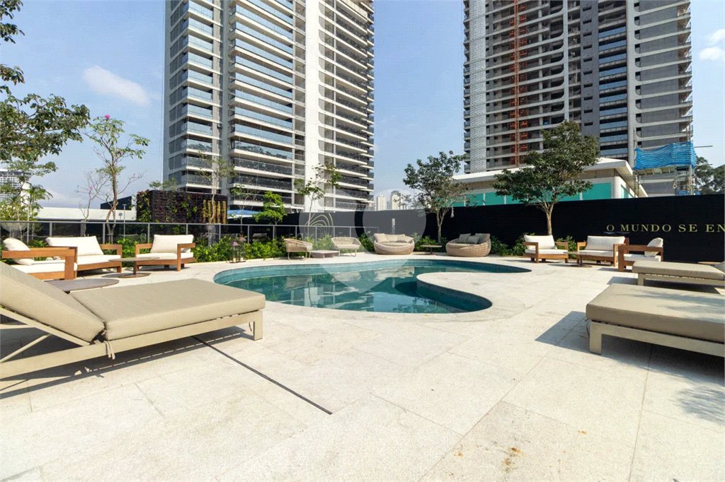 Apartamento à venda com 3 suítes em Jardim Morumbi, São Paulo, SP