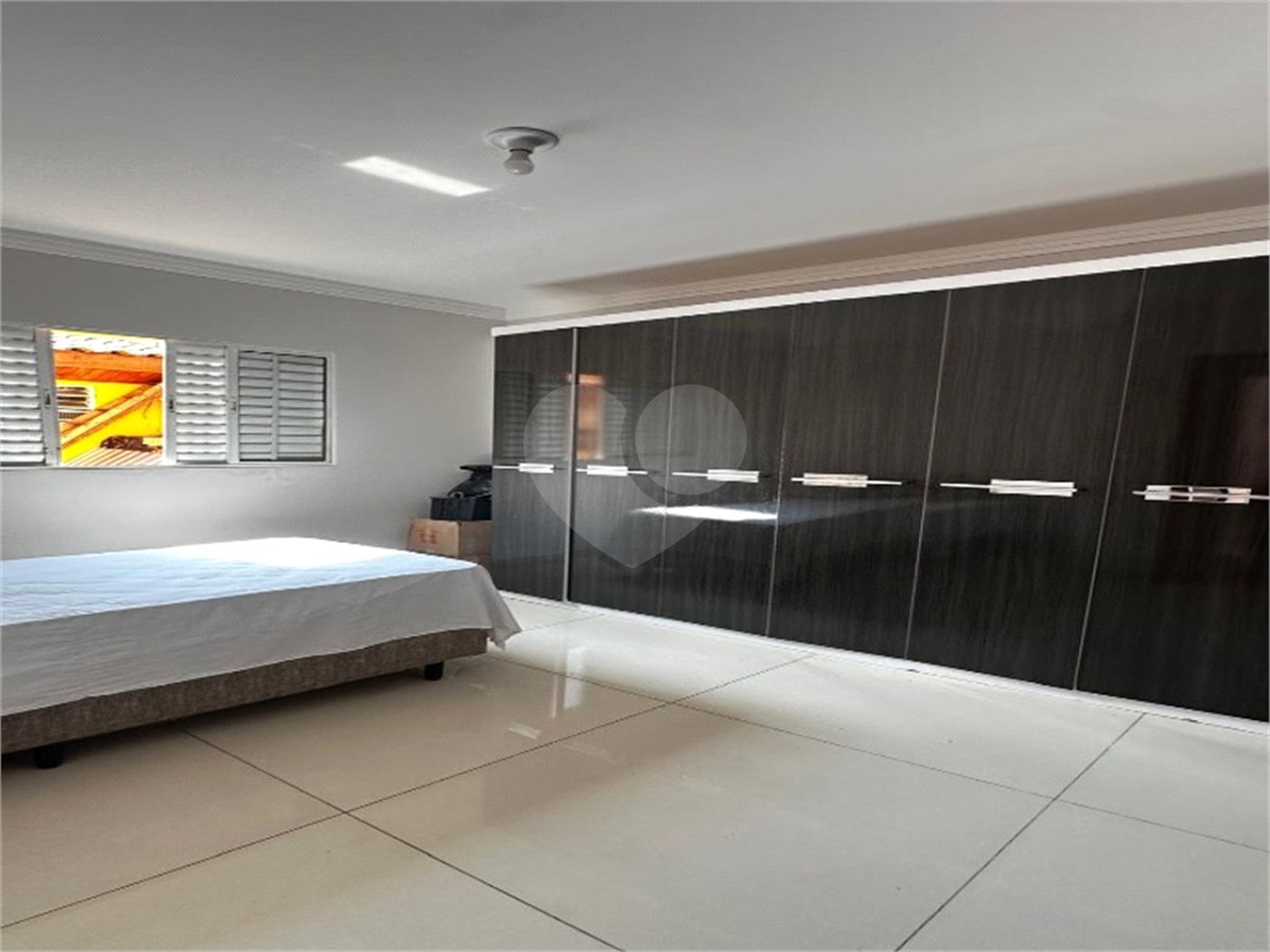Sobrado à venda com 4 quartos, sendo 1 suíte, em Wanel Ville, Sorocaba, SP