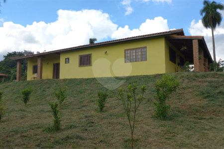 Chácara à venda com 4 quartos, sendo 1 suíte,  em Loteamento Quinta da Mata, Ibiúna, SP