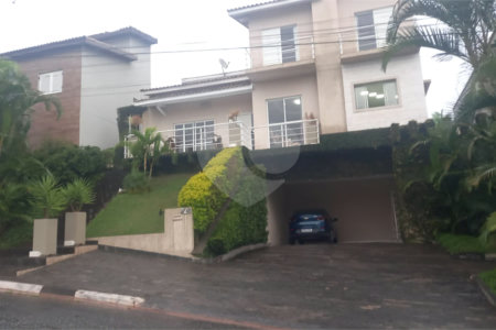 Casa à venda com 3 quartos, sendo 2 suítes, em Jardim Imperial Hills III, Arujá, SP