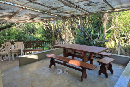 Casa Pé na Água em Atibaia com Acesso à Represa e Mais de 3.000 m² de Natureza
