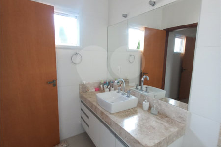 Casa à venda com 3 quartos, sendo 1 suíte, no condomínio São Domingos, Valinhos - SP