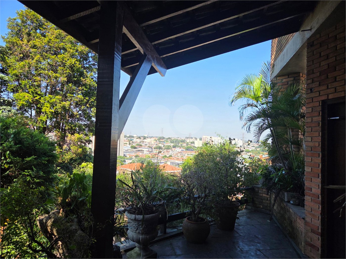 Casa à venda com 4 quartos, sendo 2 suítes, em Cidade São Francisco, São Paulo, SP
