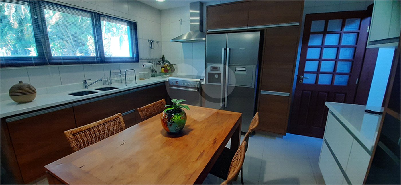Casa à venda com 4 quartos, sendo 3 suítes, no condomínio Sausalito, Mairiporã - SP