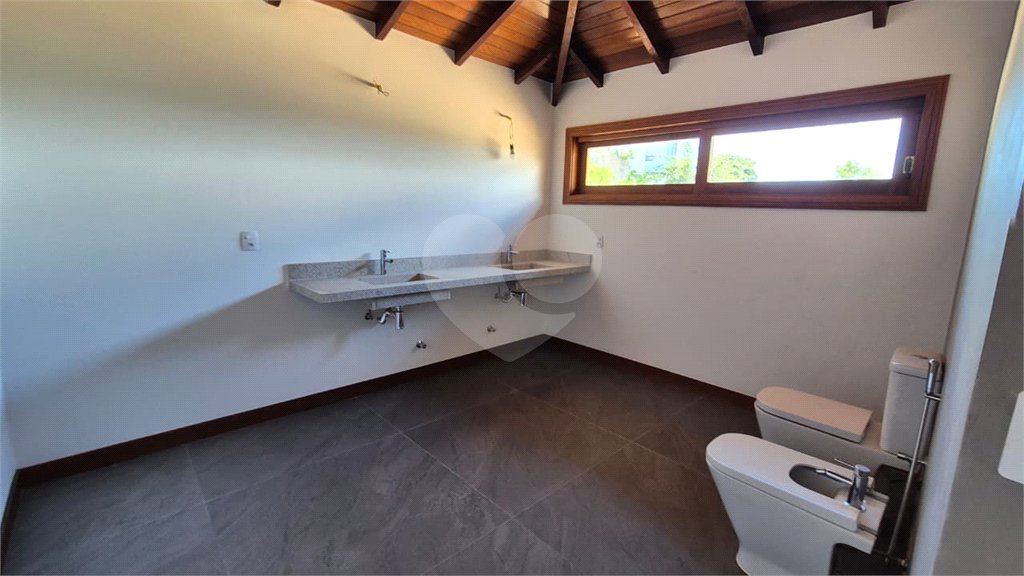 Casa à venda com 8 quartos, sendo 7 suítes, em Ferradura, Armação dos Búzios, RJ